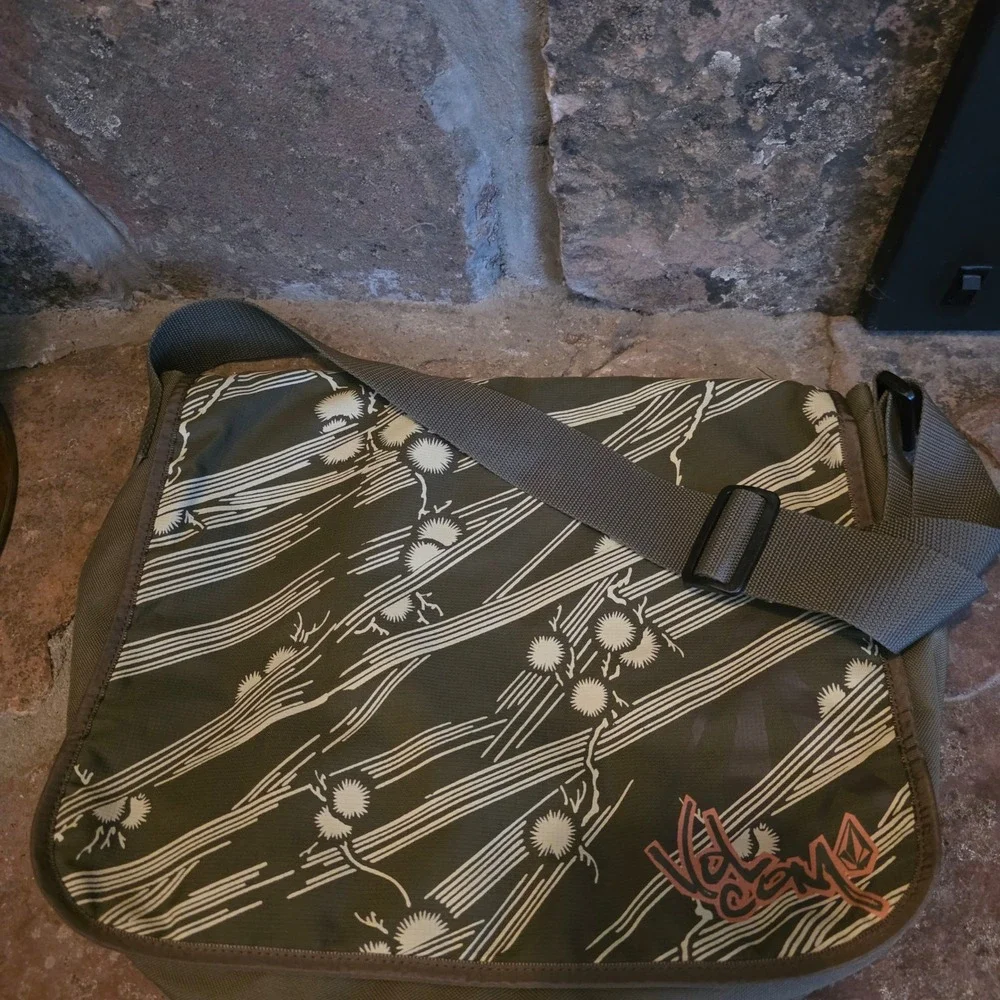 Volcom Messenger Bag Olive Green Graphic Print Canvas Crossbody Laptop Retro Y2k